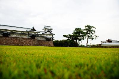 金沢城・五十間長屋| 横に長い巨大な建築物です。