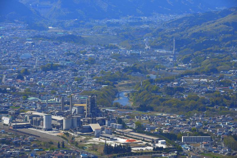 [ 秩父市街地俯瞰 ] 展望台からは秩父の街並みが一望できます。