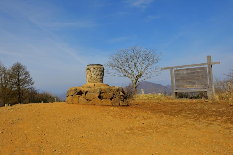 [ 三ツ峠山 ]  