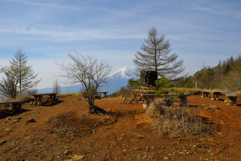 [ 三ツ峠山 ]  