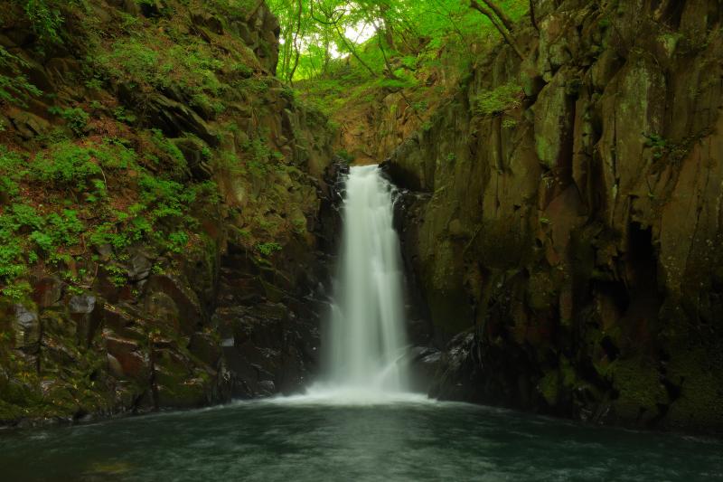 清里 大滝| 大門川にある「大門川三滝」のひとつ。谷の中にあり水量豊富な滝です。