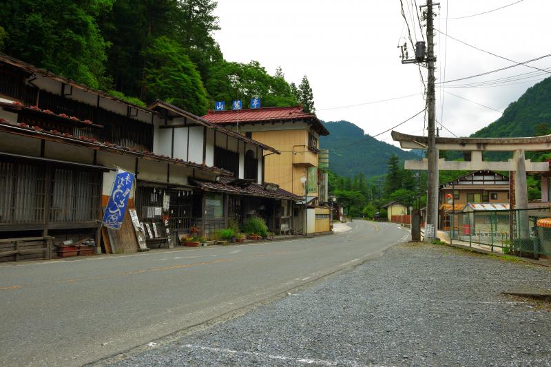 [ 三峰登竜峡 ]  