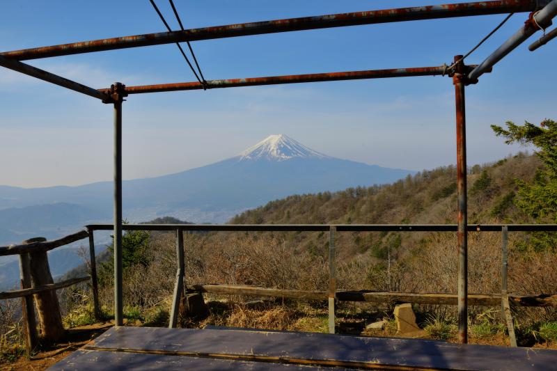 [ 三ツ峠山 ]  