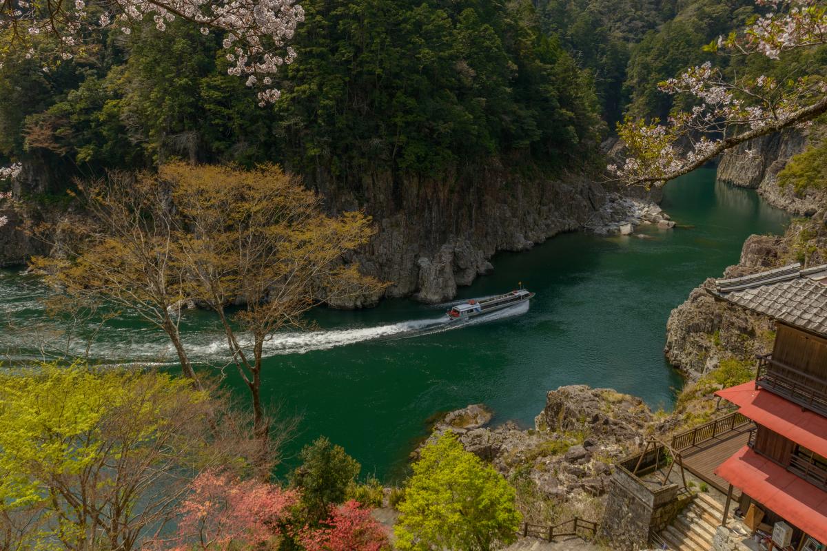 瀞峡 三県境にまたがる風光明媚な大峡谷 巨岩 奇岩とエメラルドグリーンの流れ ピクスポット 絶景 風景写真 撮影スポット 撮影ガイド カメラの使い方