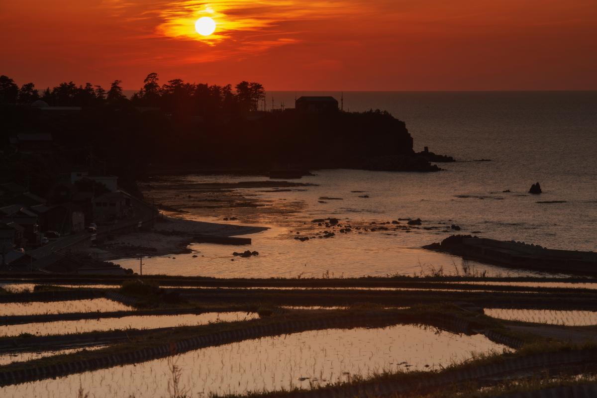 袖志の棚田 海へとつながる棚田の夕焼けリフレクション ピクスポット 絶景 風景写真 撮影スポット 撮影ガイド カメラの使い方