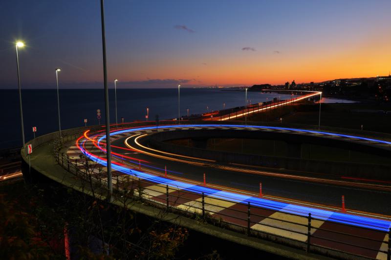 浜の宮公園 浜の宮通りループ橋と日立バイパスのs字カーブの光跡を一望できるマジックアワースポット ピクスポット 絶景 風景写真 撮影スポット 撮影ガイド カメラの使い方