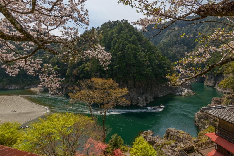 瀞峡 三県境にまたがる風光明媚な大峡谷 巨岩 奇岩とエメラルドグリーンの流れ ピクスポット 絶景 風景写真 撮影スポット 撮影ガイド カメラの使い方