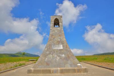 美しの塔は霧鐘塔と文学塔になっており、尾崎喜八氏の美ヶ原溶岩台地という詩が刻まれています。