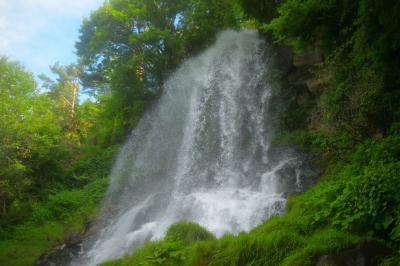乙女滝| 滝の真横から撮影できることで人気の滝。滝の右側を上っていくと、迫力ある写真が撮れます。