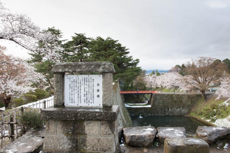 [ 茶壷櫓 ]  廊下橋を眼下に見下ろすことができます。