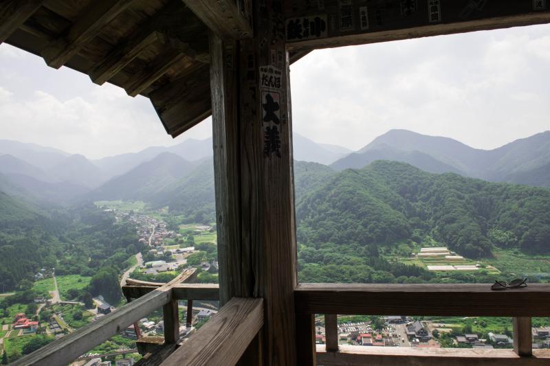 [ 五大堂から町を見下ろす ]  下の町が綺麗に見えます。