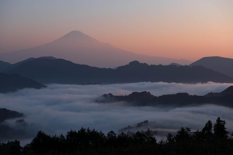 [ オレンジの富士山 ]  空が色付いてきました。