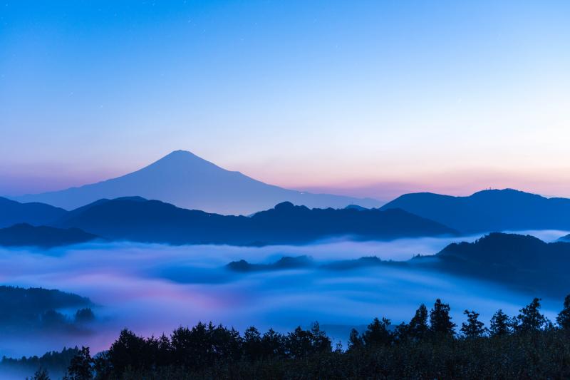 [ 雲海の夜明け ]  空のグラデーションが美しい