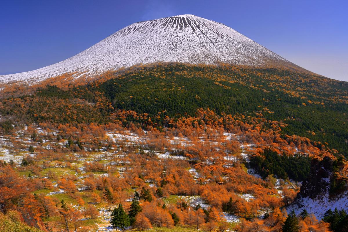 草すべり 撮影ガイド 湯の平に広がるカラマツの紅葉と浅間山 ピクスポット 絶景 風景写真 撮影スポット 撮影ガイド カメラの使い方