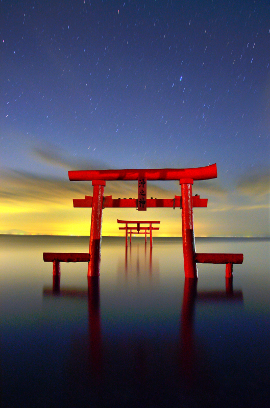 [ 大魚神社 ]  夜の満潮時の海中鳥居