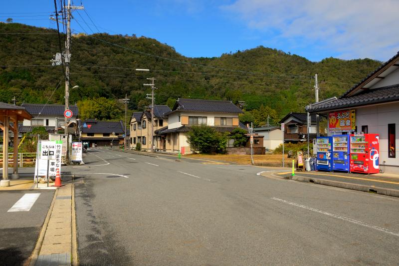 [ 駅裏登山道 ]  