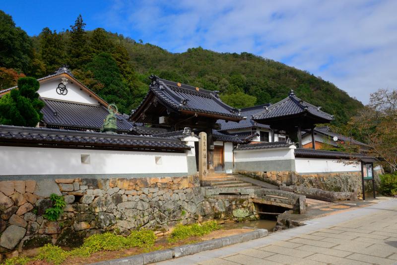 [ 駅裏登山道 ]  