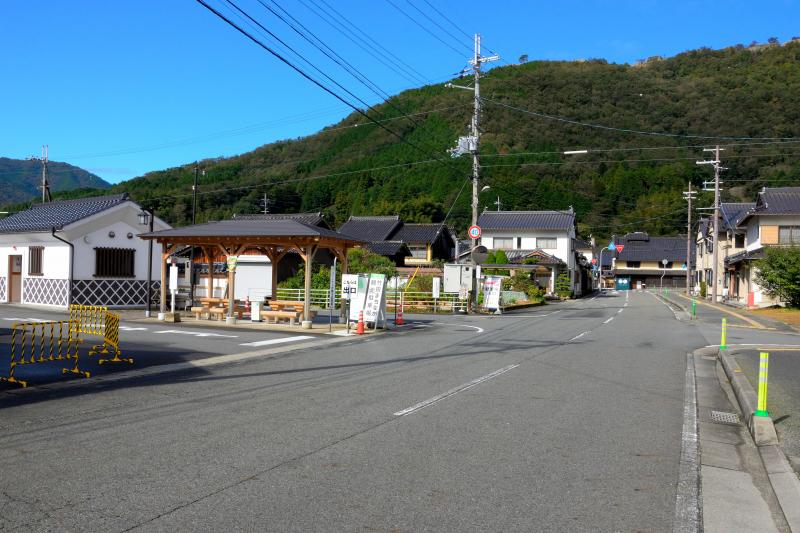 [ 駅裏登山道 ]  