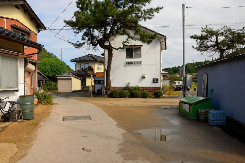 [ 駅裏登山道 ]  