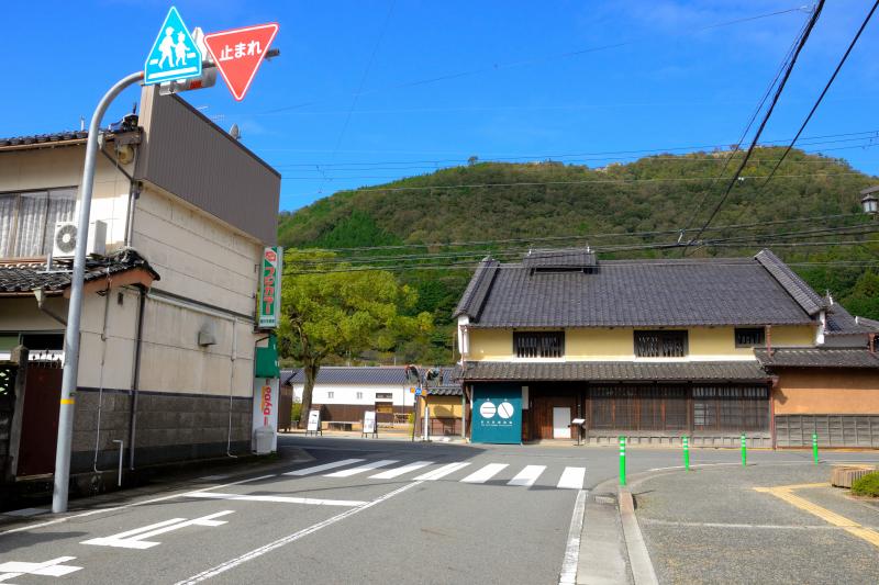 [ 駅裏登山道 ]  