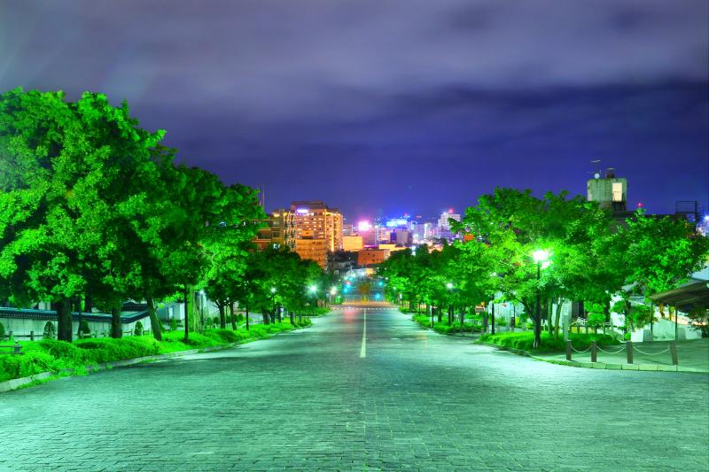 [ 二十間坂夜景 ]  石畳の美しい幅広の坂道が印象的でした。