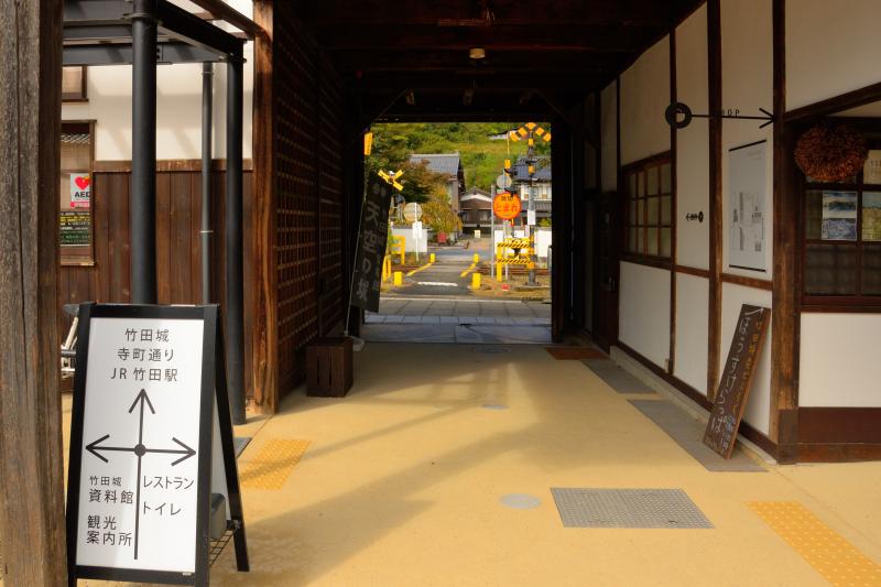 [ 駅裏登山道 ]  