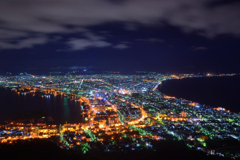 [ 深夜の函館夜景 ]  雨あがりのすっきりした空気の中で夜景が近く感じました。