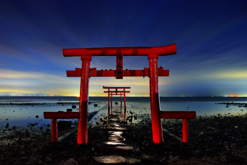 [ 大魚神社 ]  艶やかな石畳が印象的