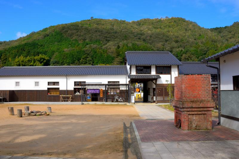 [ 駅裏登山道 ]  