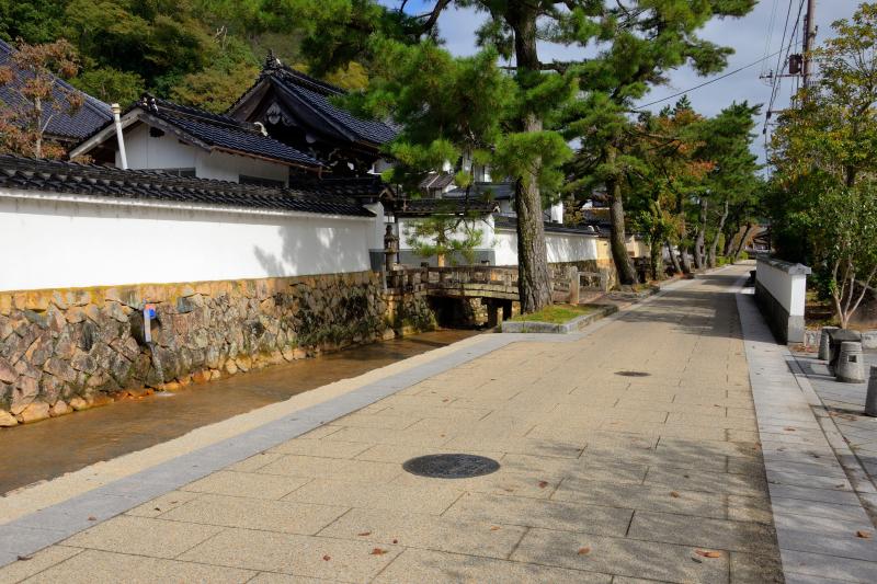 [ 駅裏登山道 ]  