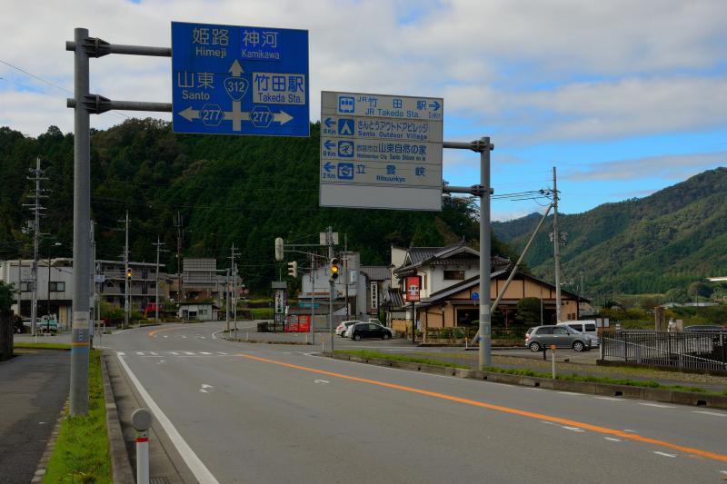 [ 駅裏登山道 ]  