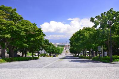 基坂| 元町公園の下に広がる石畳の美しい坂です。