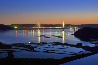 トワイライトの棚田と鷹島大橋