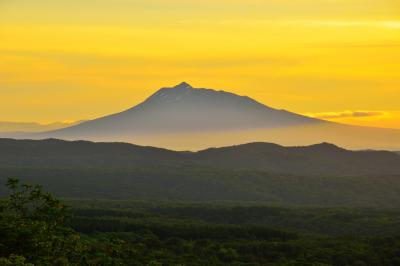 夕刻の岩木山| 夕刻の空と岩木山のシルエットが印象的でした。