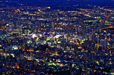 札幌中心部の夜景を余す所なく望める場所です。