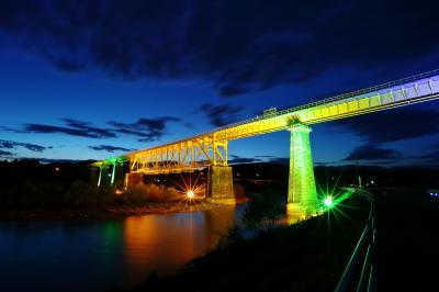 レインボーライトアップ| 山都の鉄橋と呼ばれる一ノ戸川橋梁。期間限定でライトアップが行われます。