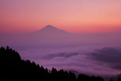 この日は富士山の麓まで雲海で埋め尽くされているような絶景になりました。