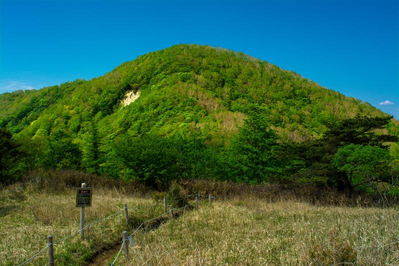 [ 大蔵高丸へと続く登山道 ]  