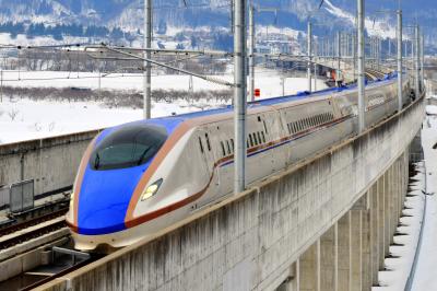 月岡トンネル| 飯山駅から第5千曲川橋梁 菜の花大橋 を渡り向かってくるW7系