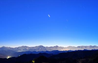 日が沈み次第に空が暗くなっていきました。西の空で輝く金星が印象的でした。