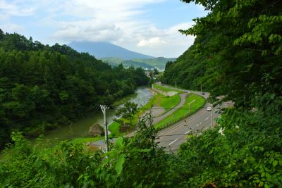 見返り坂から望む岩木山| 