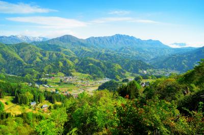 山間の集落と戸隠連邦