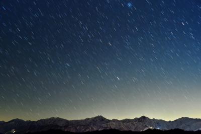 北アルプスに降る星。空気が澄み良く晴れた夜でした。