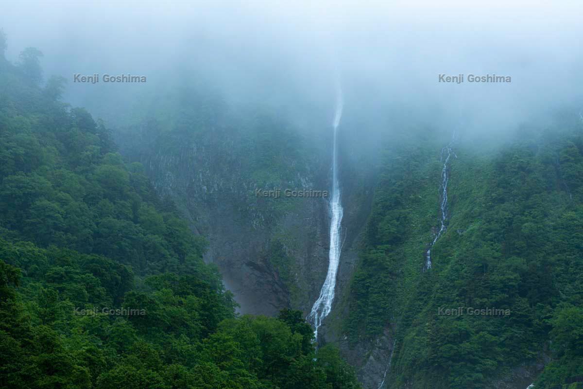 称名滝 落差350m 日本一の規模を誇る巨大瀑布 ピクスポット 絶景 風景写真 撮影スポット 撮影ガイド カメラの使い方