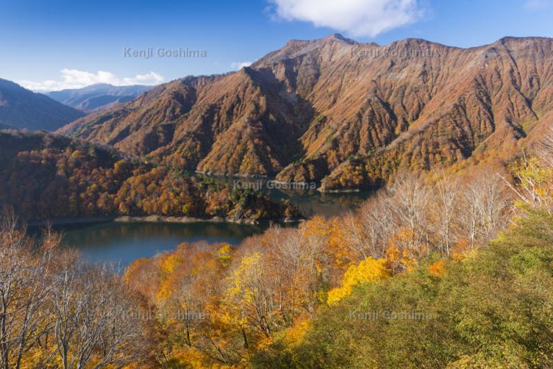 田子倉湖俯瞰ポイント 秘境にある巨大なダム湖は深山幽谷の世界 ピクスポット 絶景 風景写真 撮影スポット 撮影ガイド カメラの使い方