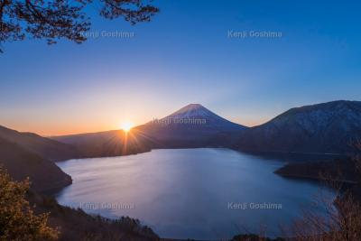 本栖湖 富士山| 