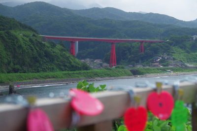 恋人岬からの米山大橋を眺望| 